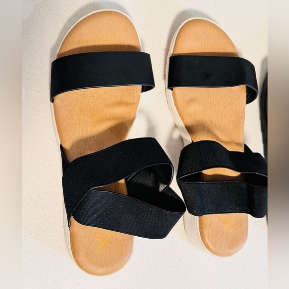 2 PAIR Women’s Size 9 Slide Sandals with Wedge Heel - Lightly Worn - Picture 3 of 8